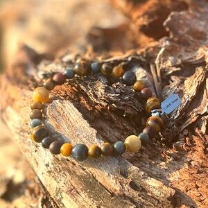 Mixed tigers eye gems